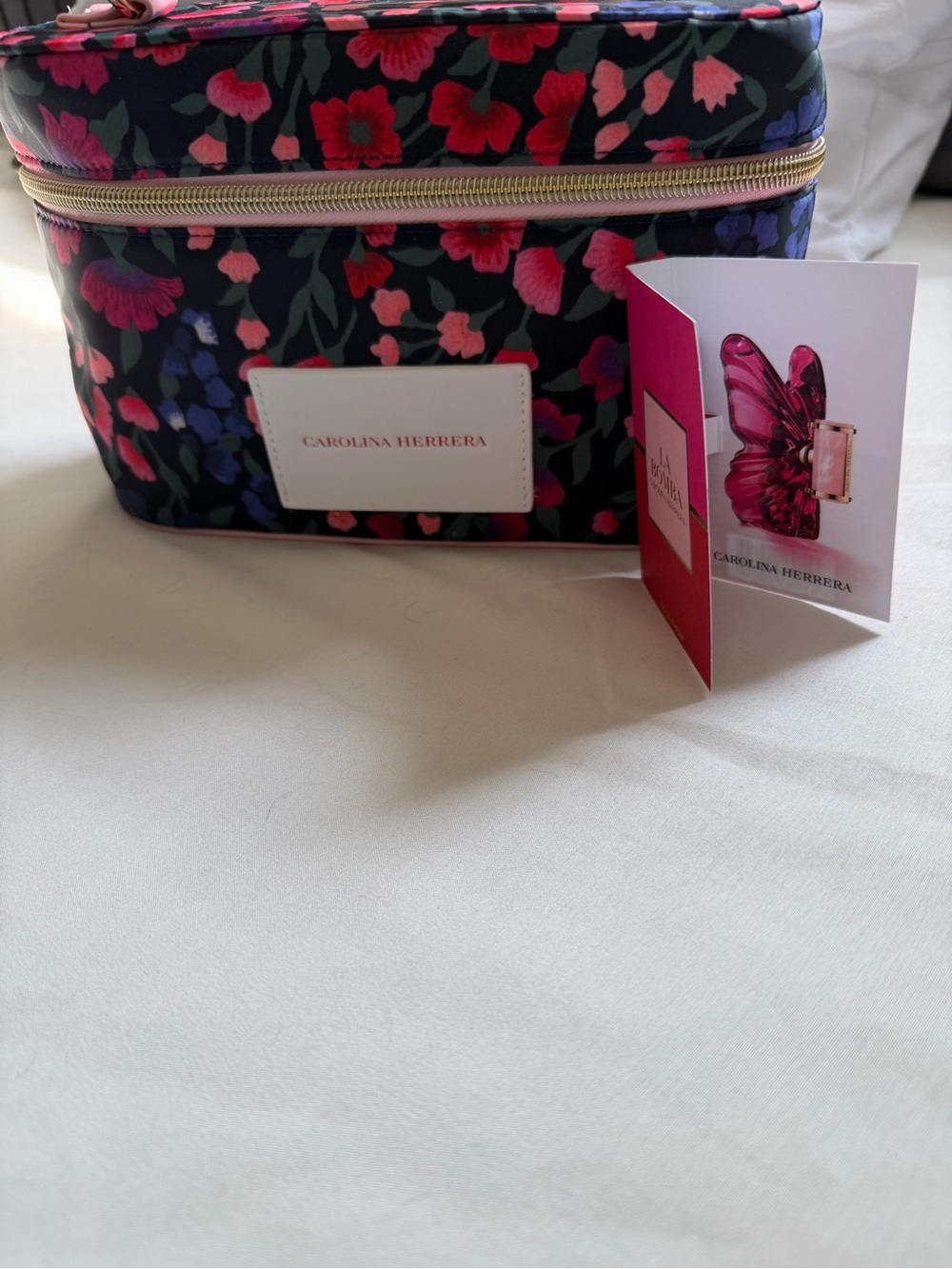 NWT Carolina Herrera Navy Floral Cosmetic Bag with Pink& Red Blooms BOMBA sample